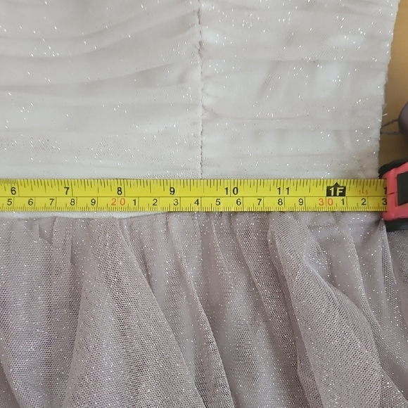 Elegant Strapless Ruffled Dress - Picture 6 of 6